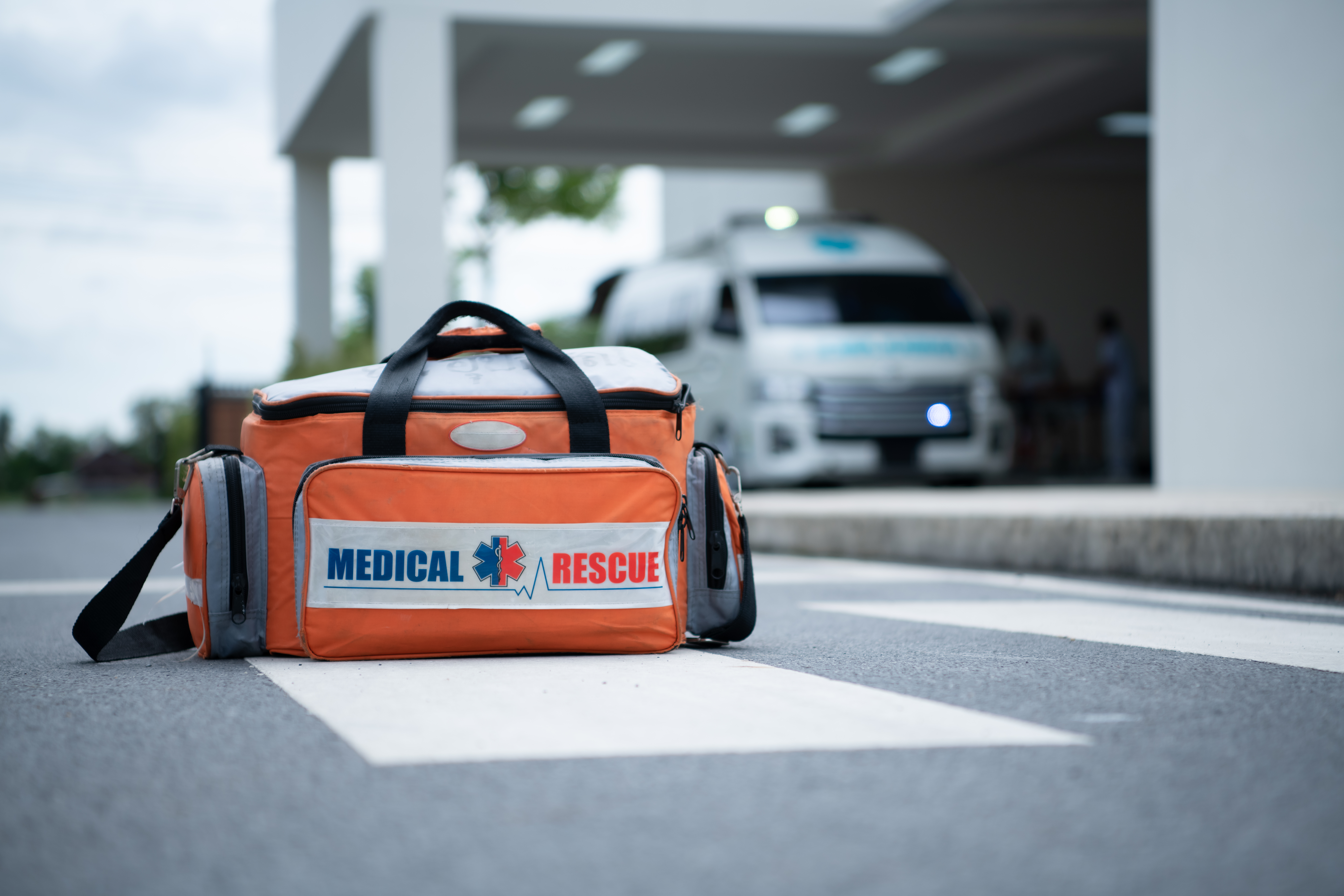First aid bag, For the medical team who perform first aid in accidents in the ambulance