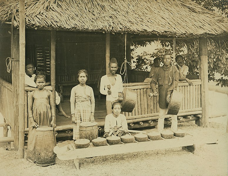 Moro people playing musical instruments