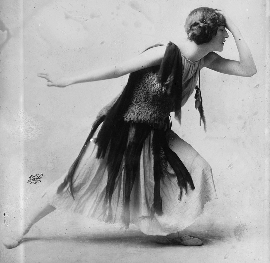 Violet Romer in flapper dress