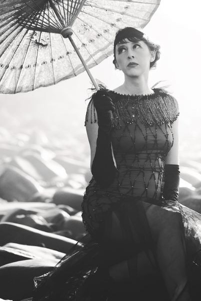 woman-in-a-1920s-ensemble-umbrella