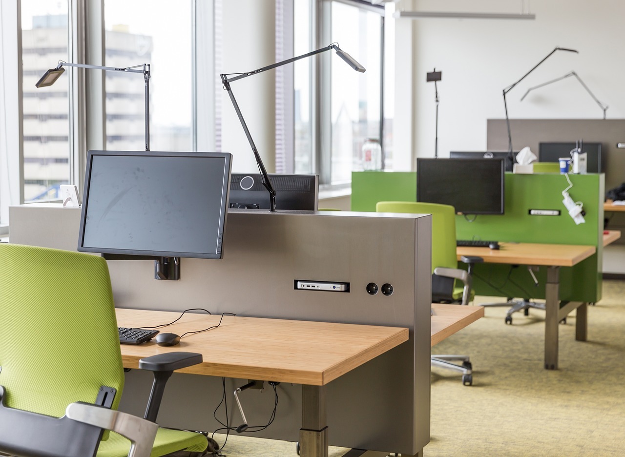 4 Reasons to Use a Furniture Liquidation Company for Your Office