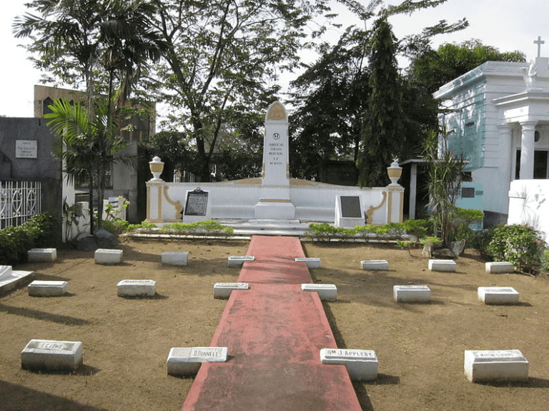 American-Teachers-Memorial-a-special-plot-inside-the-Manila-North-Cemetery