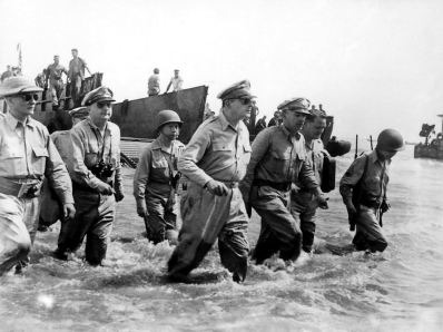General-Douglas-McArthur-arriving-in-Leyte