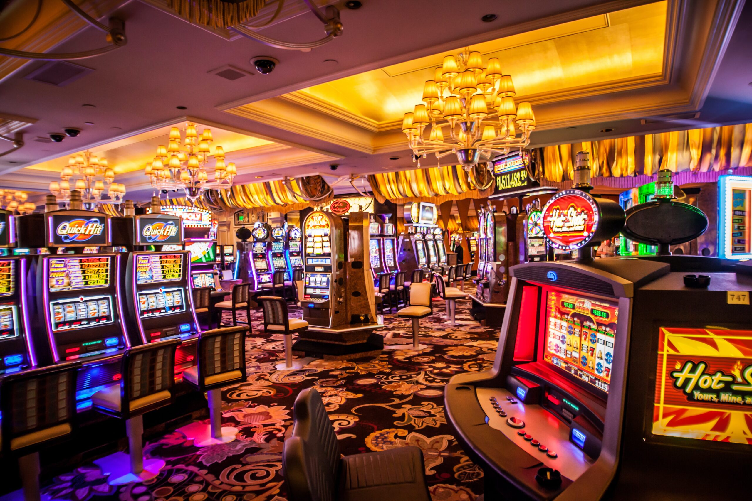 Why Do So Many People Like to Spend Their Time in Casinos
